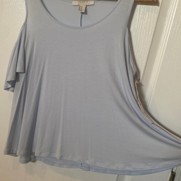 Forever 21 contemporary size M Cold shoulder top - Picture 3 of 5
